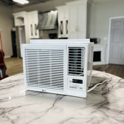 NEW 320-sq ft Window Air Conditioner with Heater with Remote (115-Volt; 7500-BTU)