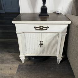 Farmhouse Wood End Tables with Lamps