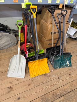 Snow shovel lot $30/lot