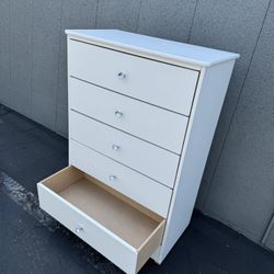 White Chest 5 Drawer Dresser✨