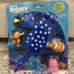 BRAND NEW FINDING DORY 6 PIECE DIVE AND CATCH GAME 