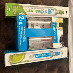 2x Sodastream CO2 Carbonation + 2 x 1L Carbonating Bottles 