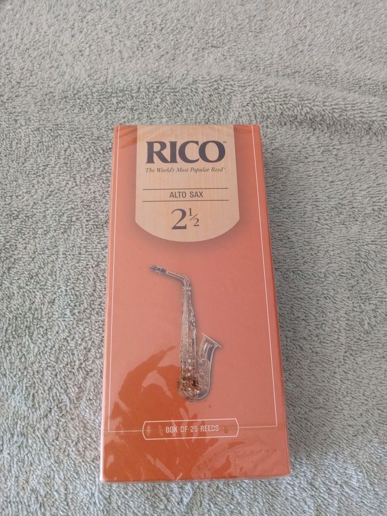Box Of New Never Used Saxophone Reeds 25pk