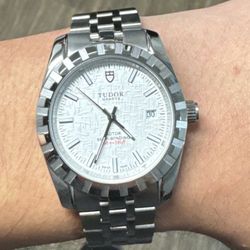 Tudor Classic