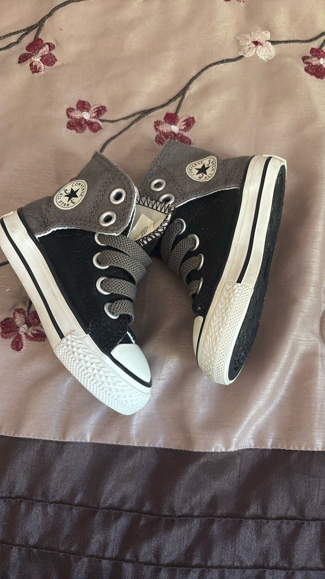 Converse Size 4