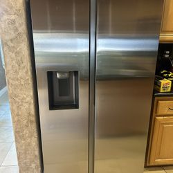 Samsung Modern Stainless Steel Refrigerator 