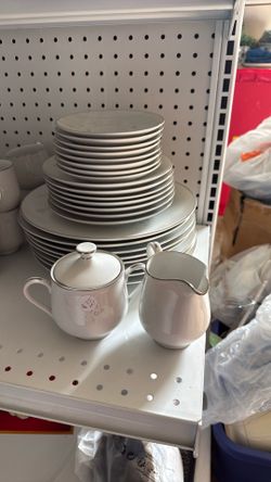 Fine Chine Dinnerware Set 