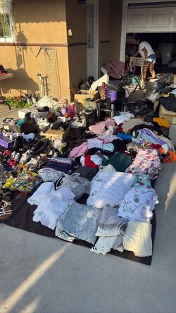 Colton YARD SALE/YARDA