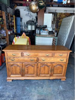 American Traditional style solid wood buffet / credenza / console cabinet / low boy dresser.