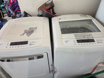 LG washer and dryer.  Works great,