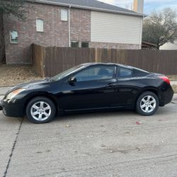 2011 Nissan Altima Coupe 2D