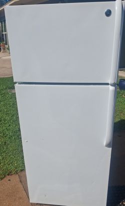 Fridge Freezer With A 30 day Warranty