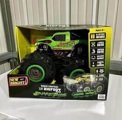NEW Radio Remote Control Monster Truck Lights Sounds Vapor
