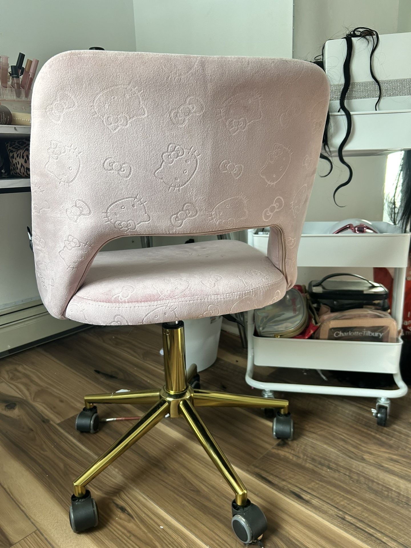 hello kitty pink vanity chair