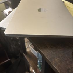 MacBook Air 2024 13” m3