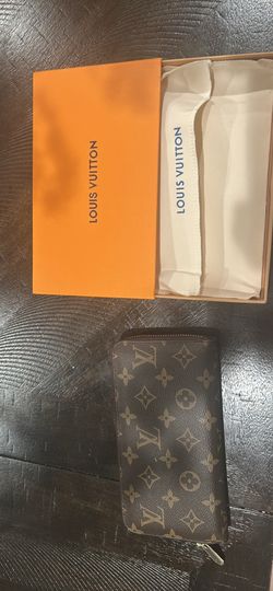 Louis Vuitton Monogram Zippy Wallet