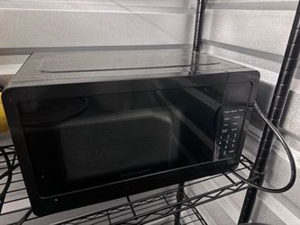 Frigidaire 0.7-cu ft 700 -Watt Countertop Microwave ( Black )