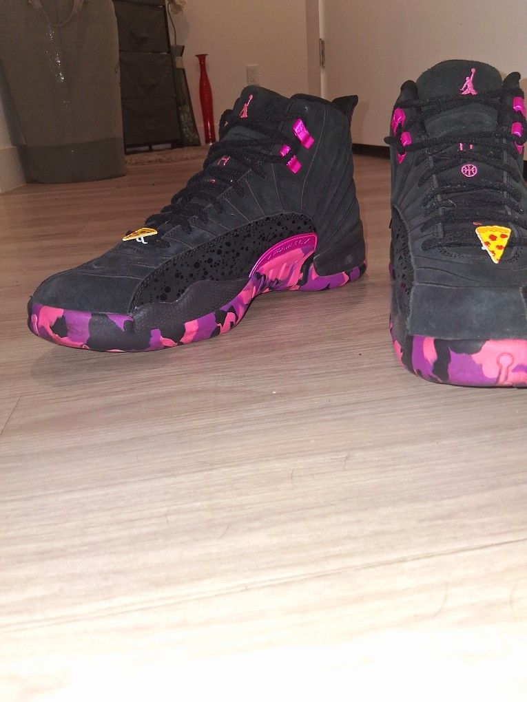 NIke Air Jordan
Size: 12