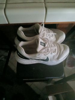 Nike Tennis Shoes 