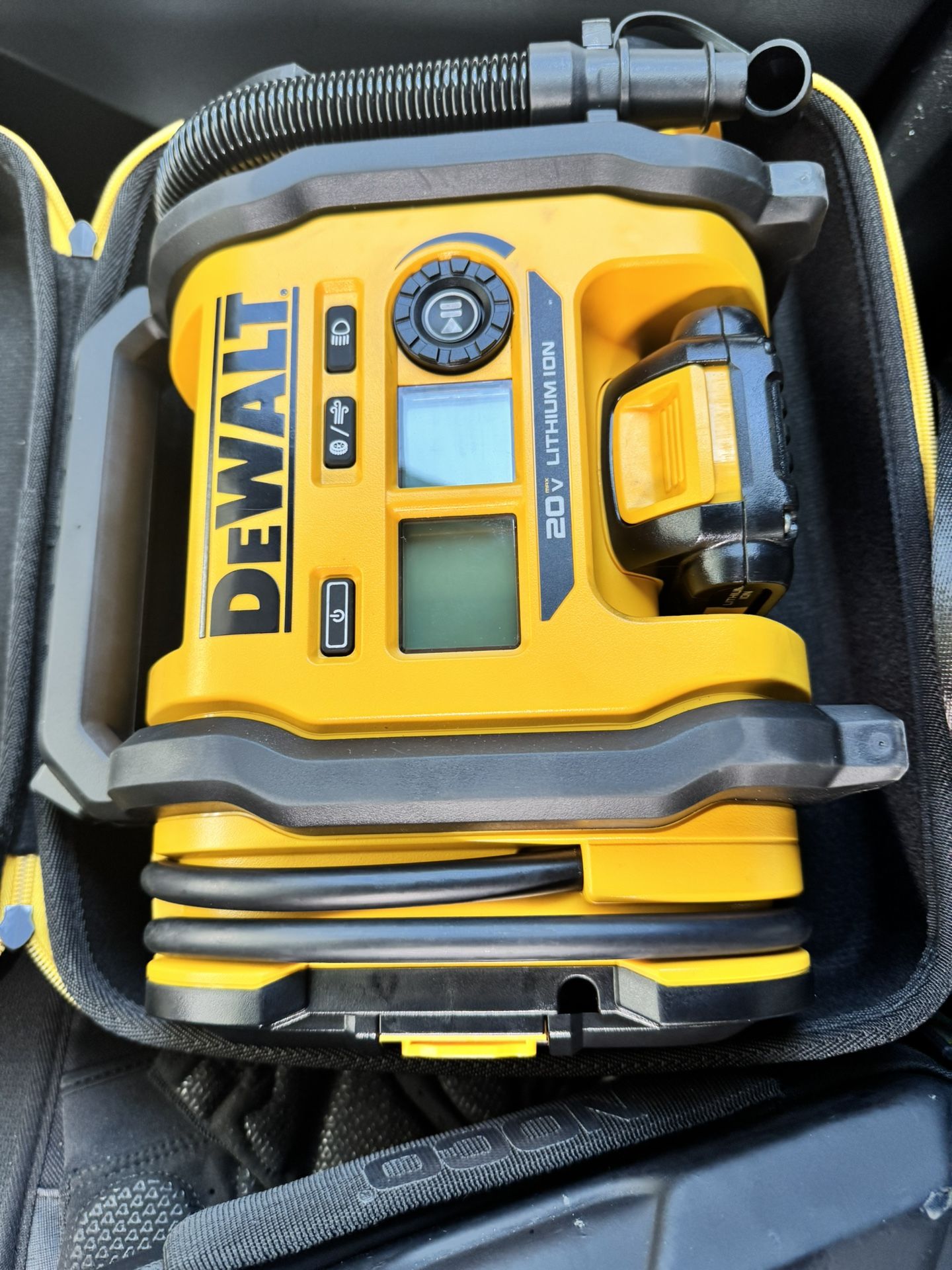 DEWALT Tire Inflator Portable Air Compressor 20V MAX