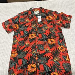 Kahuna Bay Hawaiian Bright Red Floral Button Up Shirt Men’s Size Small