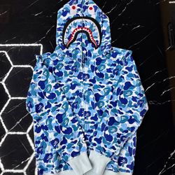 Bape Hoodie  Good condition just used 
