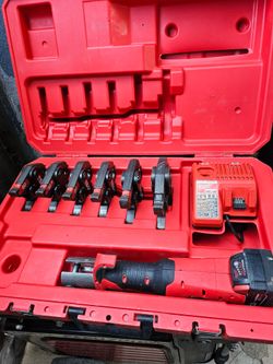 Milwaukee M18 Press Tool Kit with Jaws and Charger
