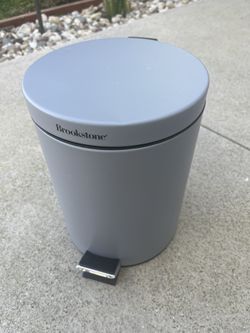 Brookstone Gray Soft Close Step-On Waste Can, 5L