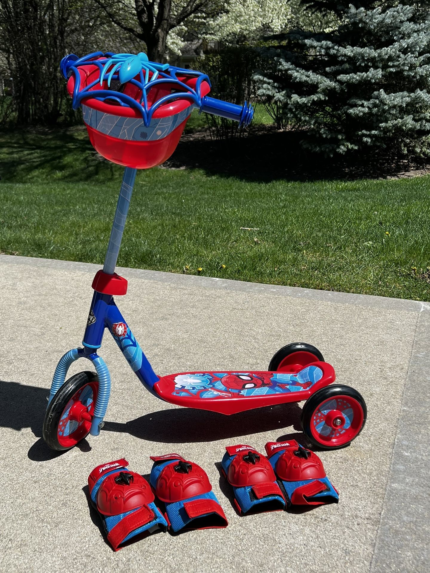 Kids Spider-Man Scooter with Pad