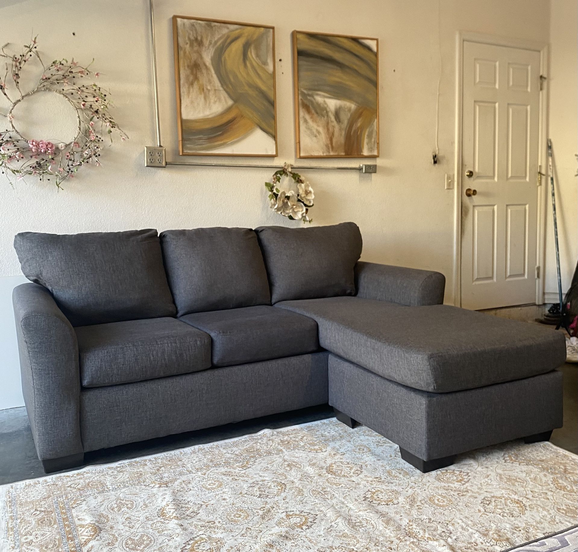 Comfortable, super clean L-shaped sectional sofa. Excellent Condition