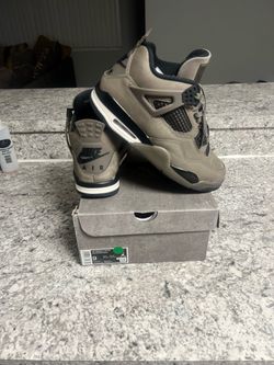 Air Jordan 4 Retro Size 9