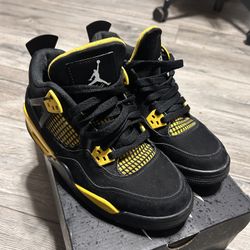 Jordan 4 Yellow Thunder Size 6.5