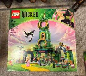 LEGO Wicked Welcome to Emerald City Collectible Toy