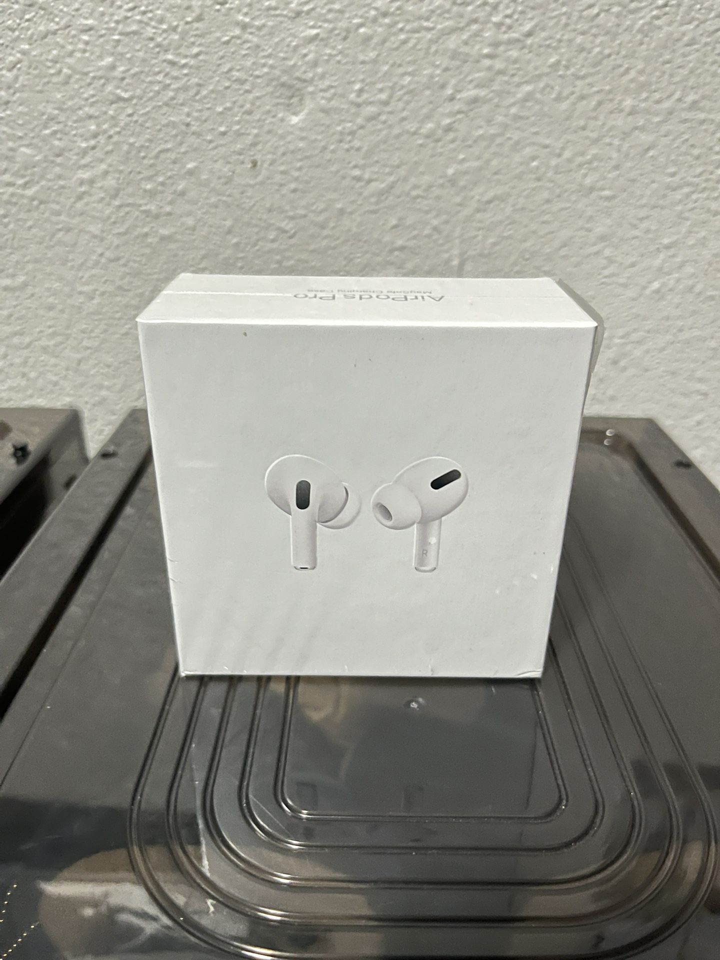 Apple AirPods Pro Bluetooth Headphones Case White