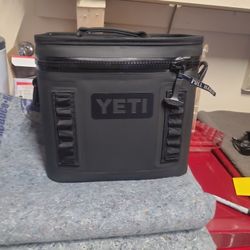 Yeti Lunch Cooler Hopper Flip