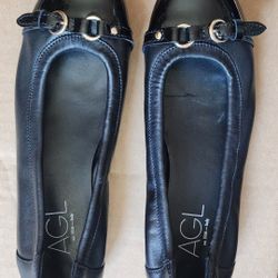 Monika
Cap toe ballet flat Size US 10