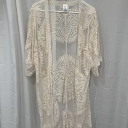 NWOT Lace Embroidery Crochet Kimono