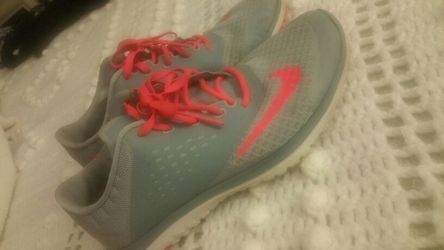 NIKE women size 7