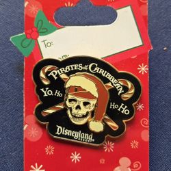 Red Card Disney Pirates Of The Caribbean Santa Hat Skull Candy Cane Cross Bones Pin
