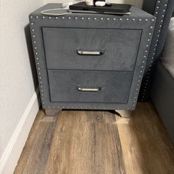 Moving Sale Queen Bedroom Set 