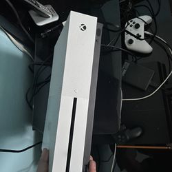 Xbox One S With Games And Controller
