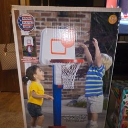 🆕️NEW IN BOX JUMP AND SLAM SET. ADJUSTABLE HEIGHT, BREAK AWAY RIM, AND COMES WITH BALL