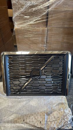 LV-7483 New Chrome Front Radiator Grill Grille for Volvo VNL 2018+ Semi Trucks with Bug Screen Emblem