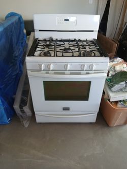 Frigidaire  gas stove 5 burner