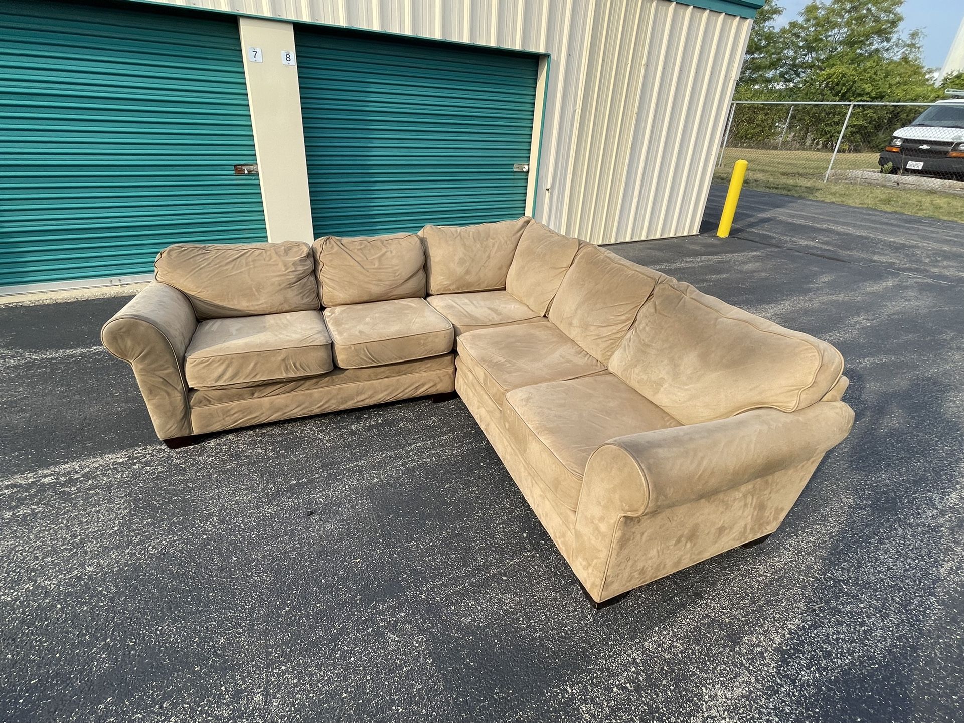 Beige Sectional Couch (Easy Pickup)