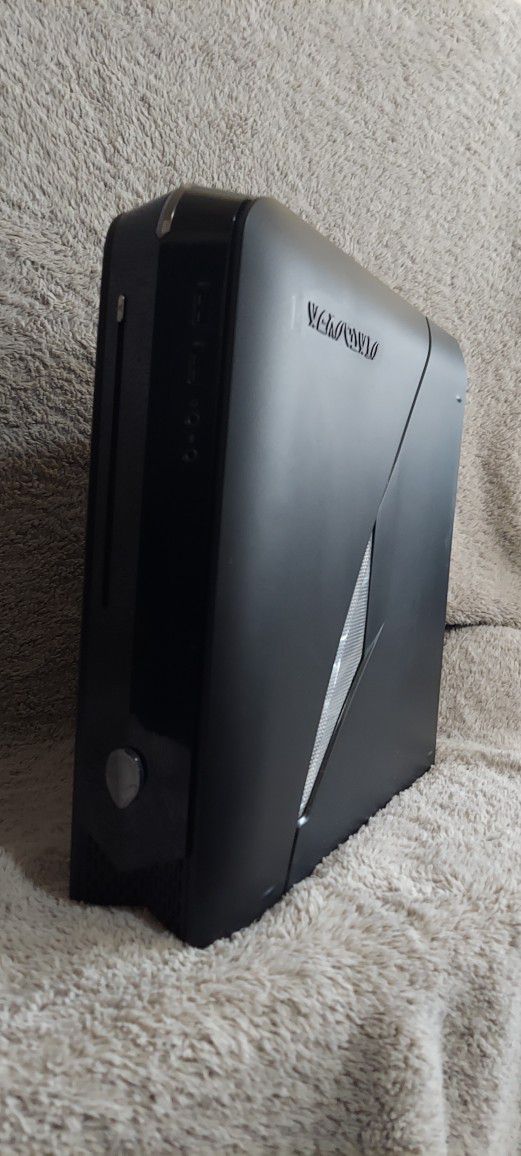 Alienware Gaming PC X51 R3, Computer, Mouse & Keyboard 