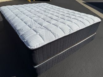 Full Royal Bamboo Supreme Mattress and Boxspring!