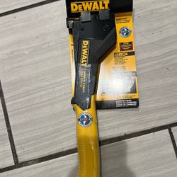 Hammer  Tracker  Dewalt   Brand  New