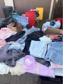 Moving sales (clothes, electronics, bags, shoes)