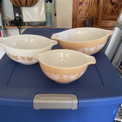 Vintage  Pyrex Ovenware Set Of 3!